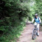 Signora in mountain bike